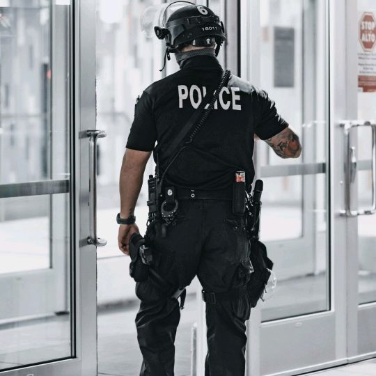 ℙ𝕠𝕝𝕚𝕔𝕖 🇹🇳 🇩🇪