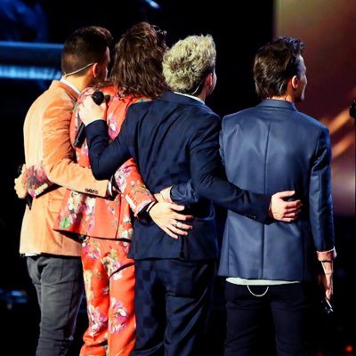 1D Worldwide Updates