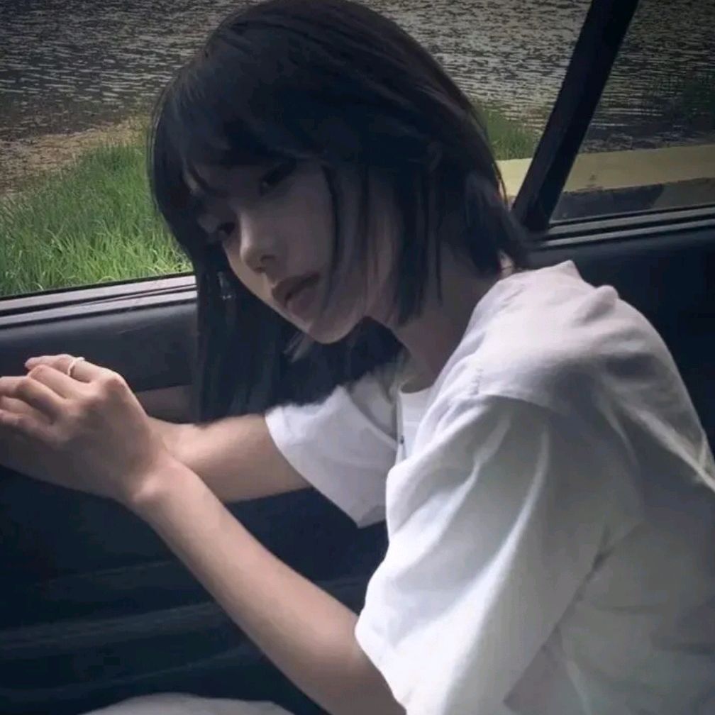 ella⟭⟬♡⟬⟭