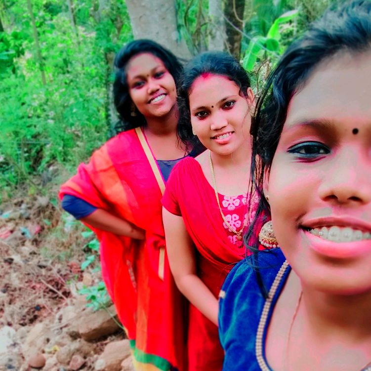 മൂക്കുത്തി പെണ്ണ് ♥