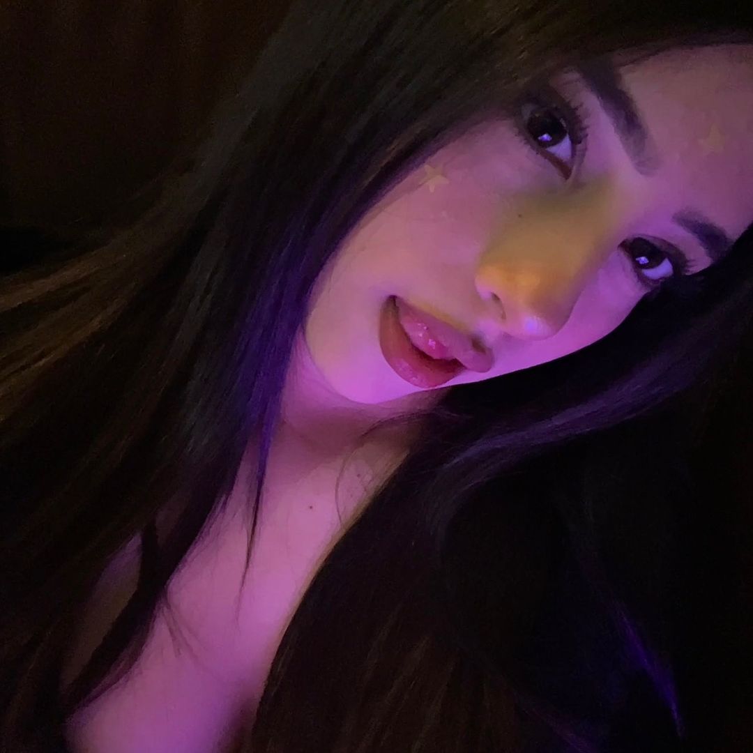 ￶