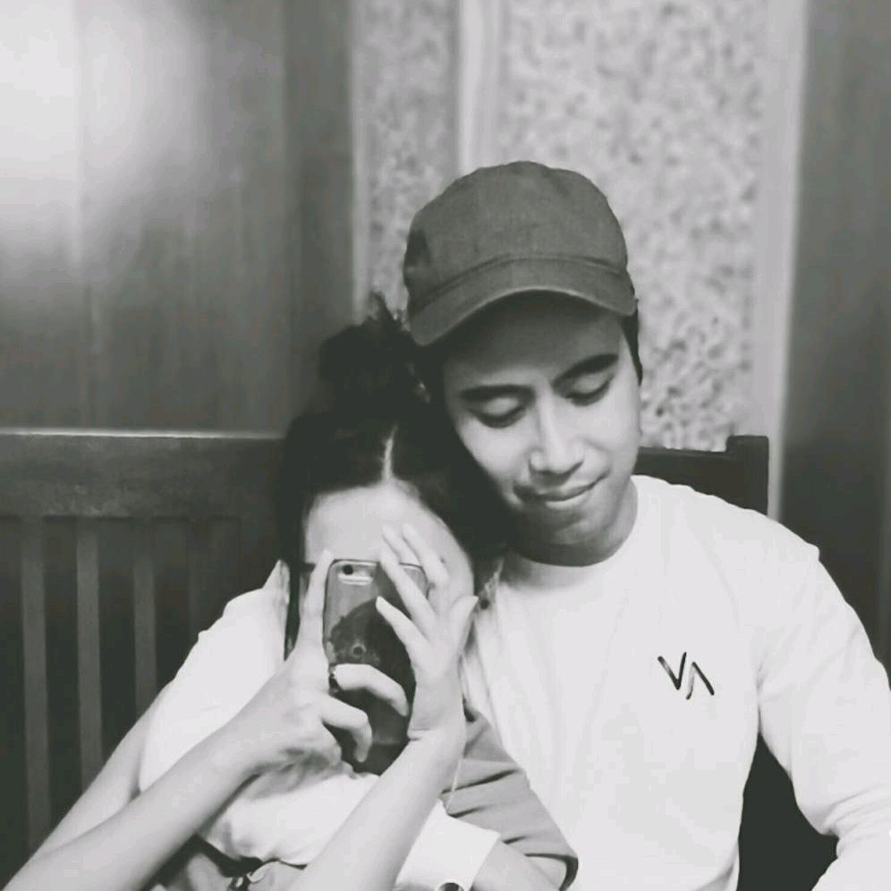 menikmati kesepian akun hehe