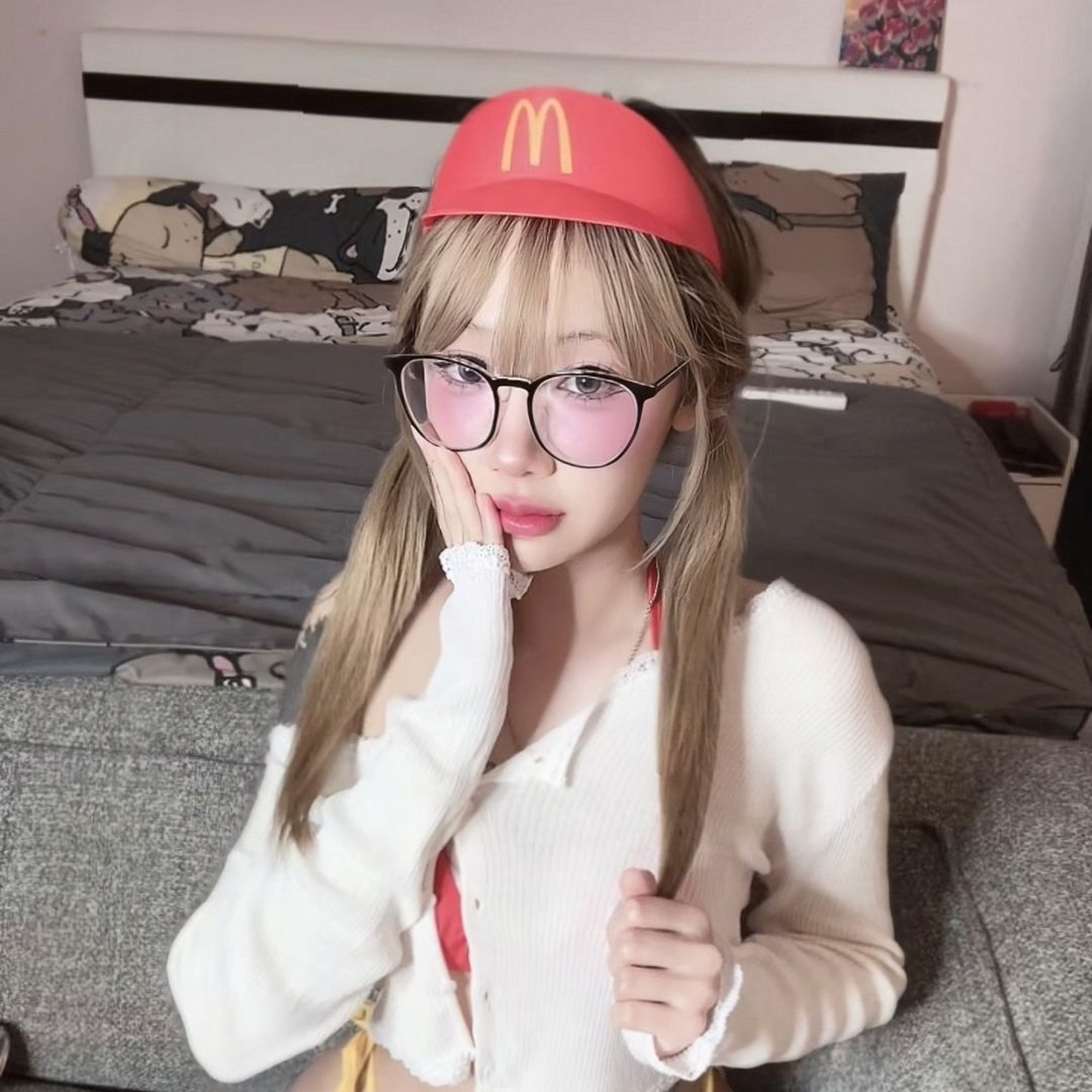 อาเนีย ฮับป๋ม