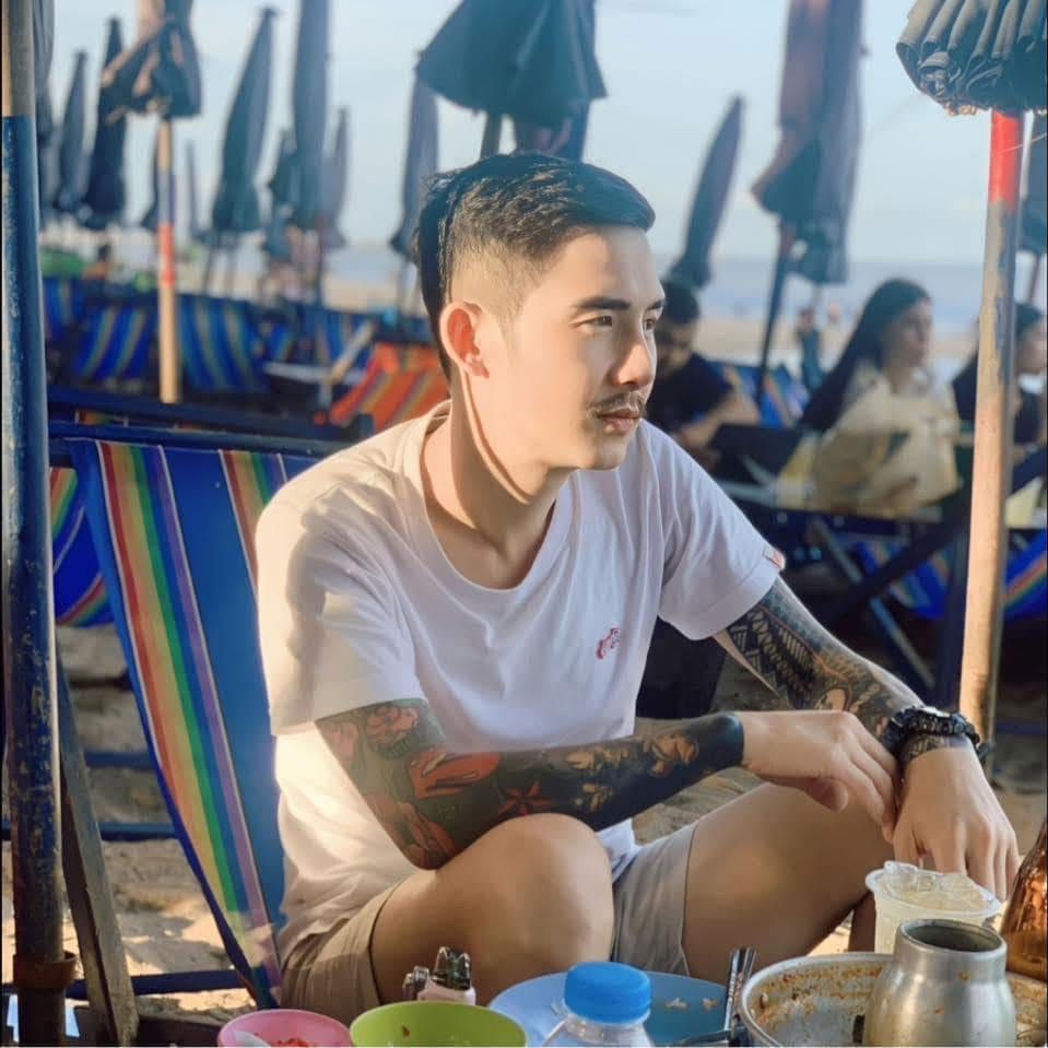 Auy Zung