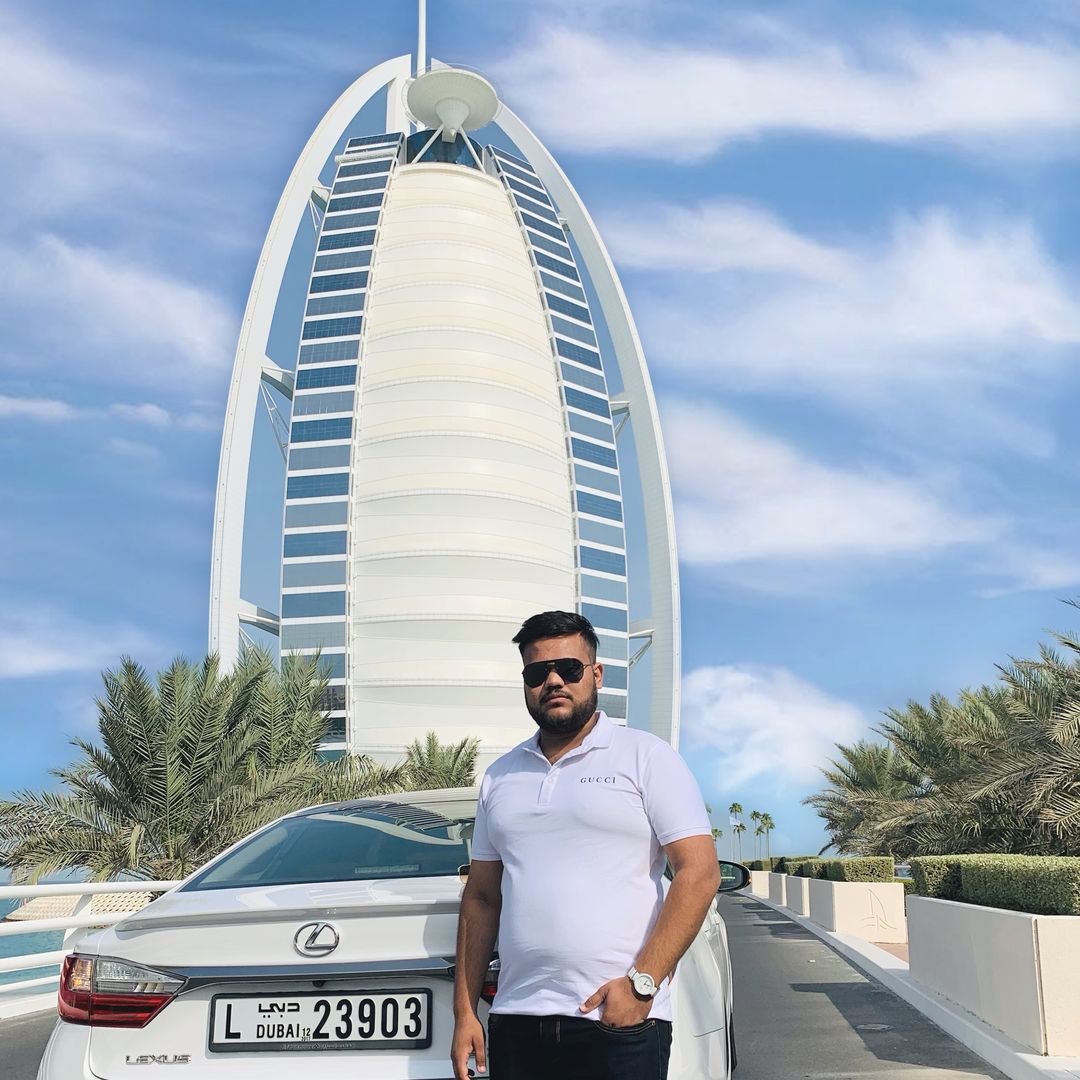 Abhishek👑