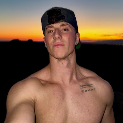 Adrián Romero