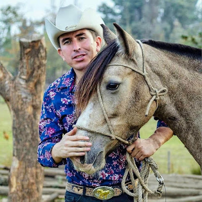 Alvarito Flores