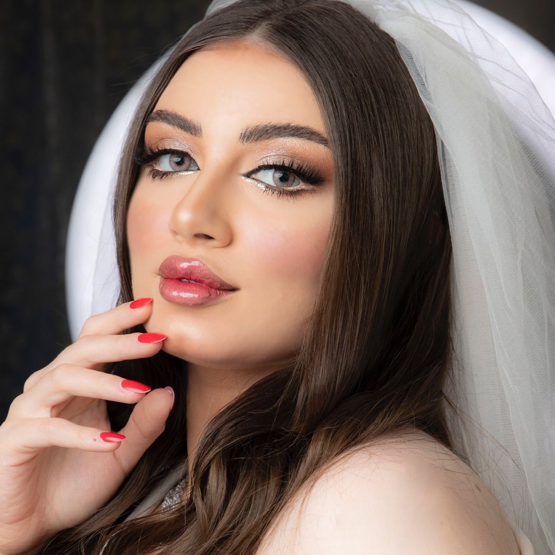 الورد ميك آب أرتست