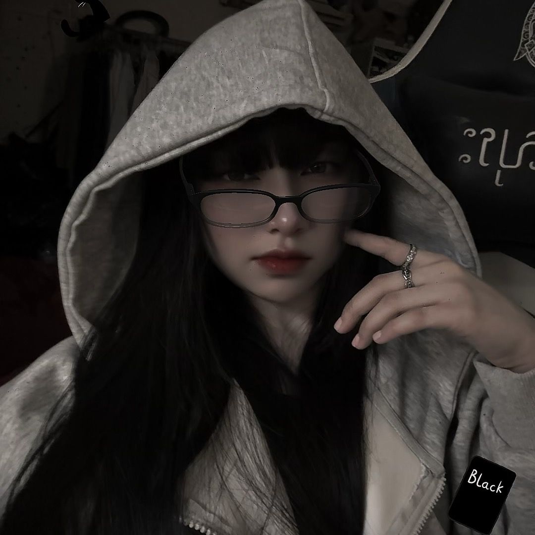 Bii MaNeth__🇰🇭🖤REAL 🕷️🖤