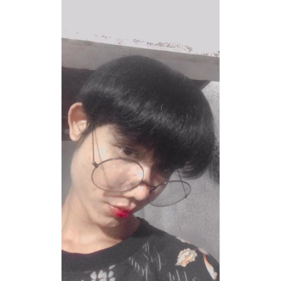 🇰🇭Tøłä  Tøłä