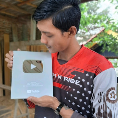 Dika Tukang Kayu