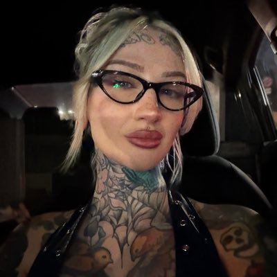 ⋆༺ hails ༻⋆