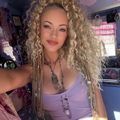 Mindy MF Robinson 🦄