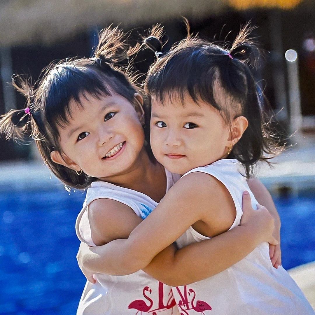 Twins Joellin Joella