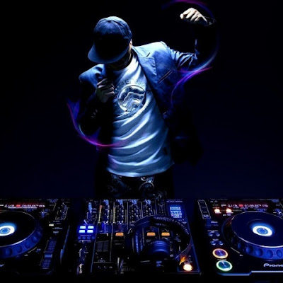 MUSICA. J