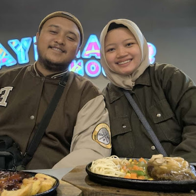 Nadhira And Family