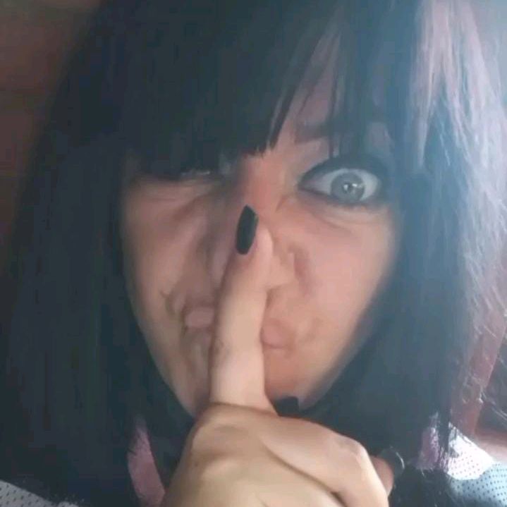 Nikol Genova 🖤⚡🇮🇹🧿😎✋
