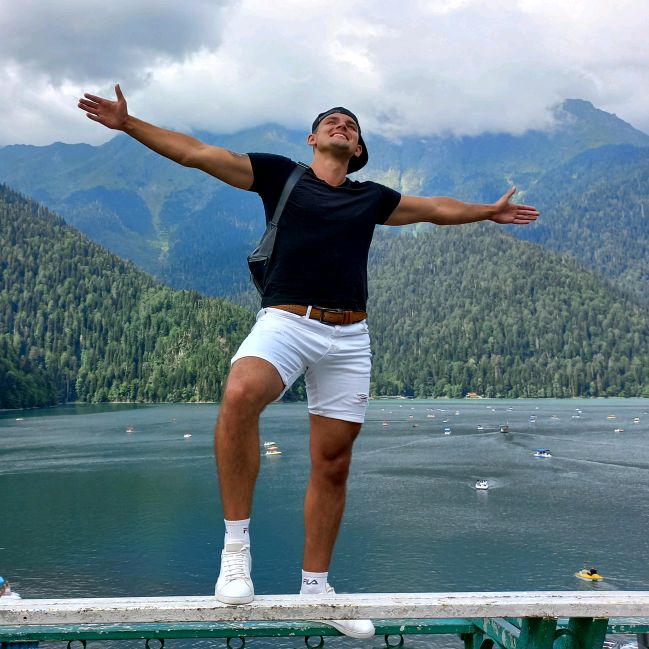 Дмитрий Плохих