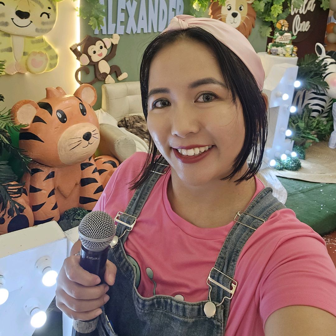 Host VJMERCY KarylleKalokalike