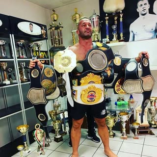 Azem Maksutaj Official