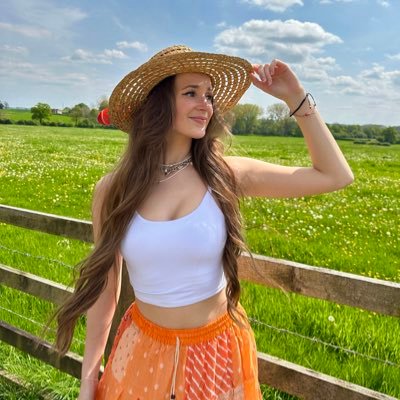 BabeBarefoot 👣 Isabelle Lane