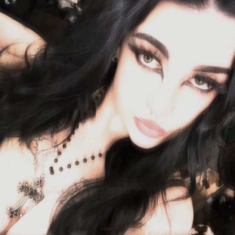 𝔟𝔢𝔱𝔥🕷✮
