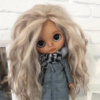 BLYTHE DOLL