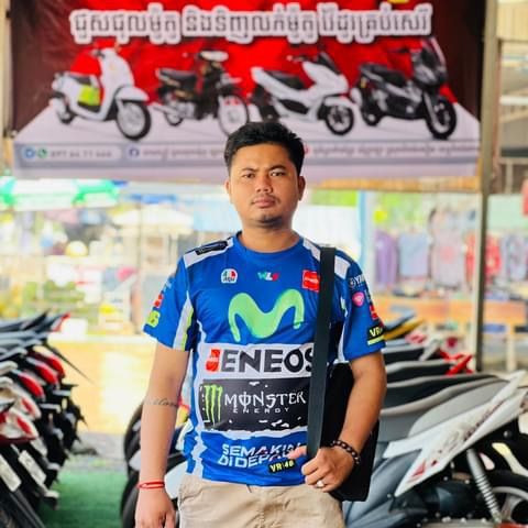 ភាពសុភ័ក្រ្ត ទិញលក់ម៉ូតូវ៉ៃដូរ