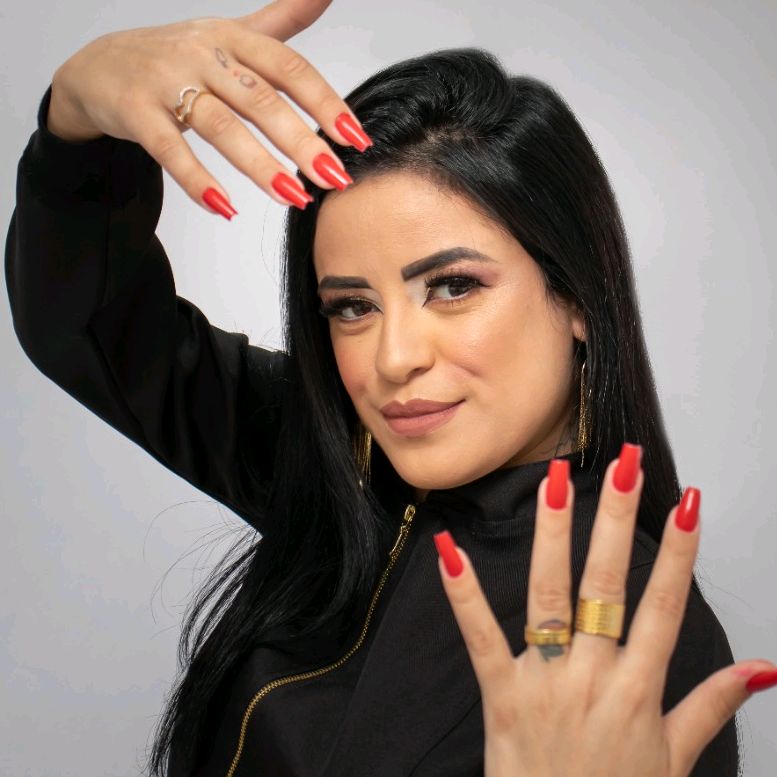 Brenda PalhaMANICURE REVOLTS