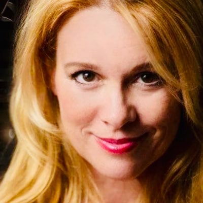 Chase Masterson 😳