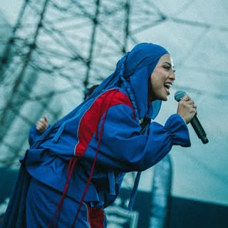 Cik Manggis | De Fam