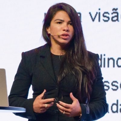 Claudia Gadelha | Capital & Markets