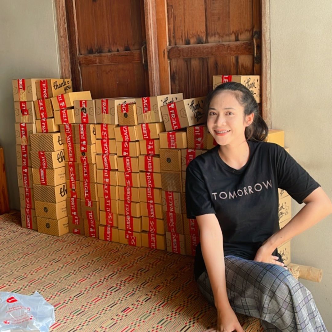 สาวหวึ่งตัวแทนขายของไวน์งิ