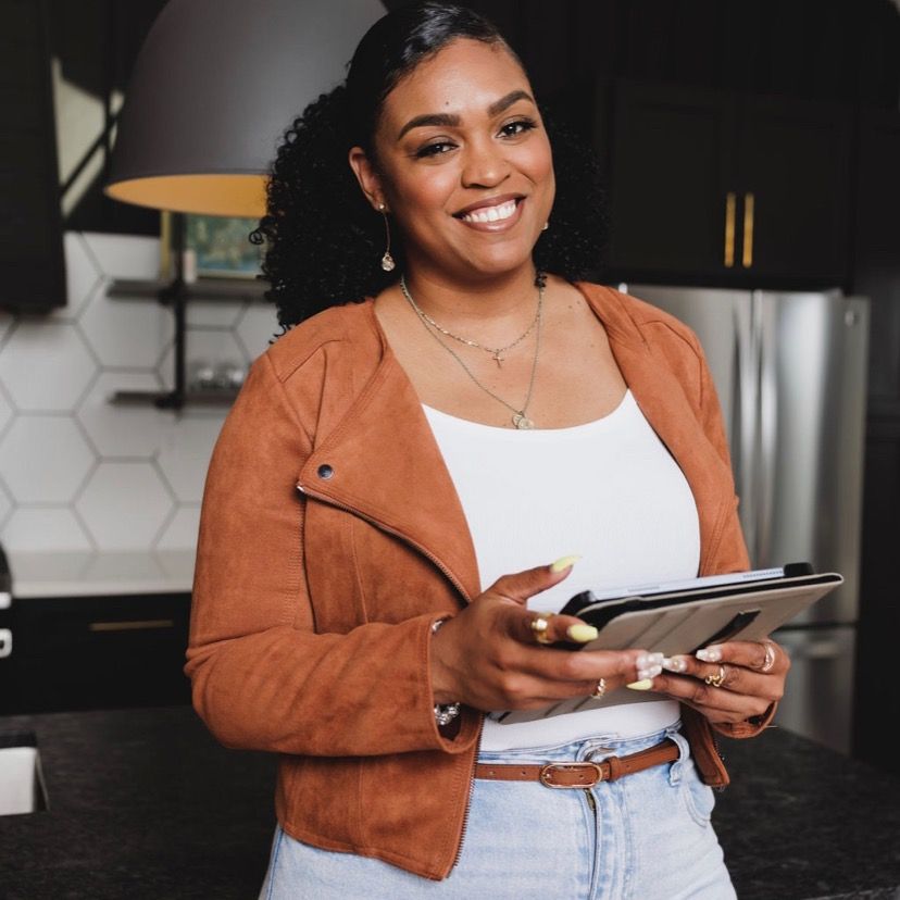 Dani Lyn | Black & Briefed