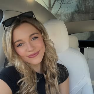 ⭒ Gracie Pleschourt ⭒ Dating Coach For Men