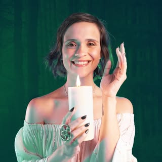 Pri Ferraz | Tarot e Bruxaria Natural