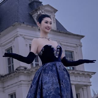 Donni Zheng 东小妮