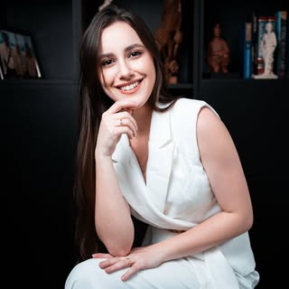 Dra. Franciele Aredes | Cirurgia Plástica