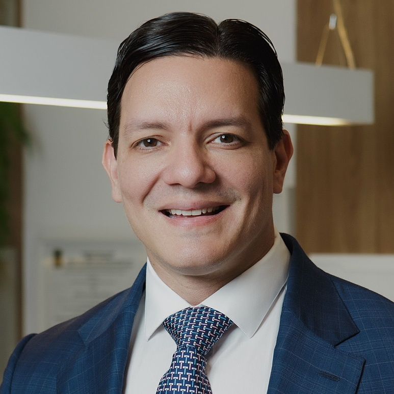 Dr Vinicius Benites