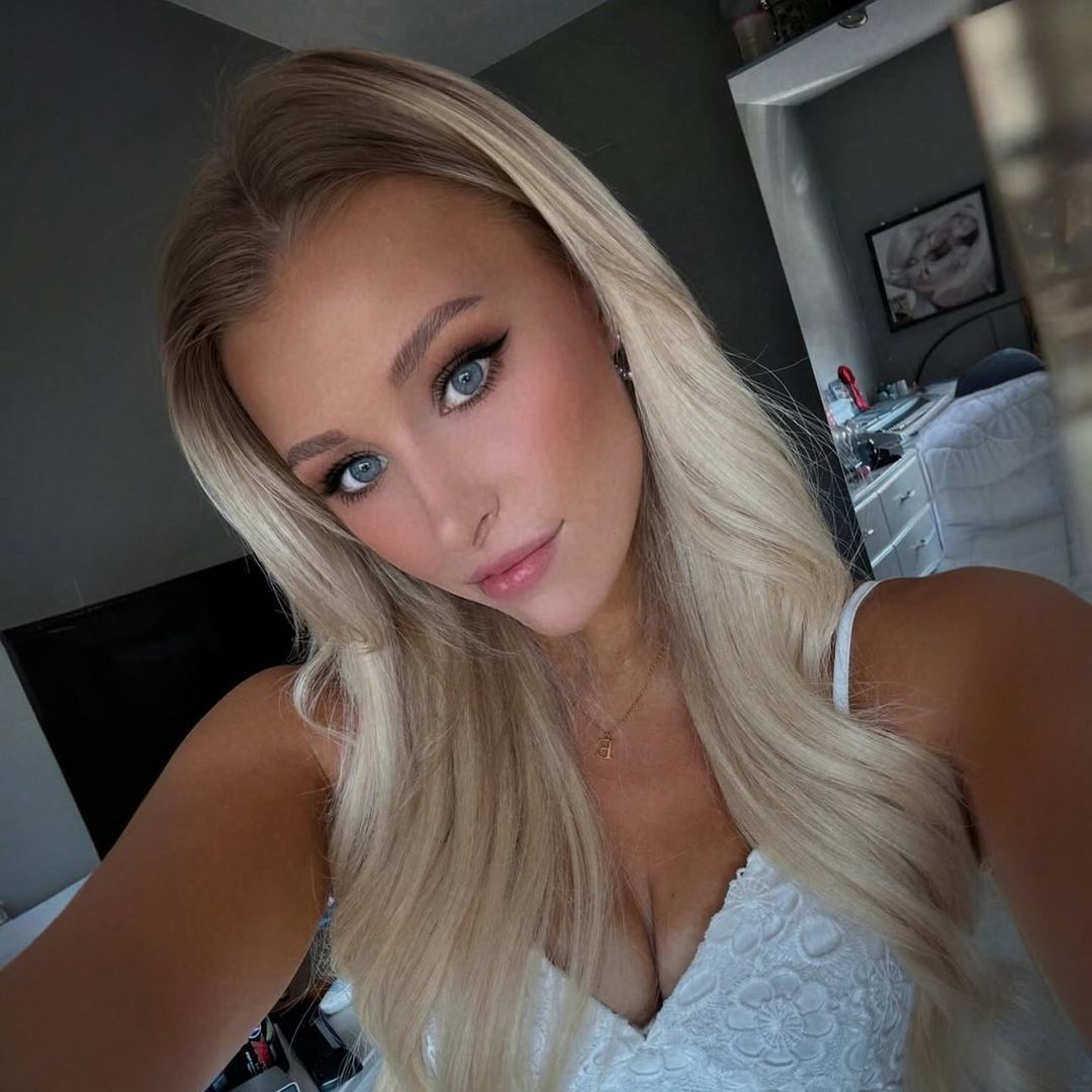 𝓔𝓶 𝓛𝓸𝓾𝓲𝓼𝓮 ✨