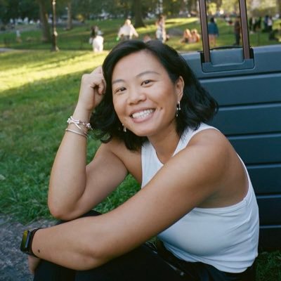 Emily Feng 冯哲芸