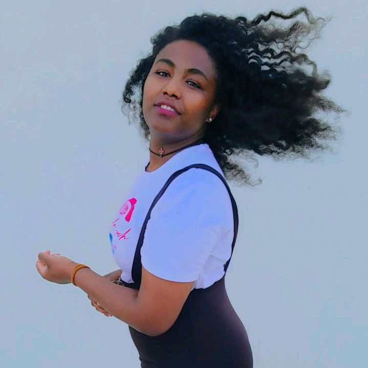 𝑒𝑚𝑖𝑦1921