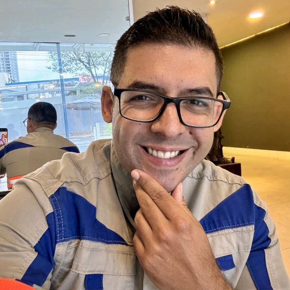 Eng. Eletricista Lucas Henri.