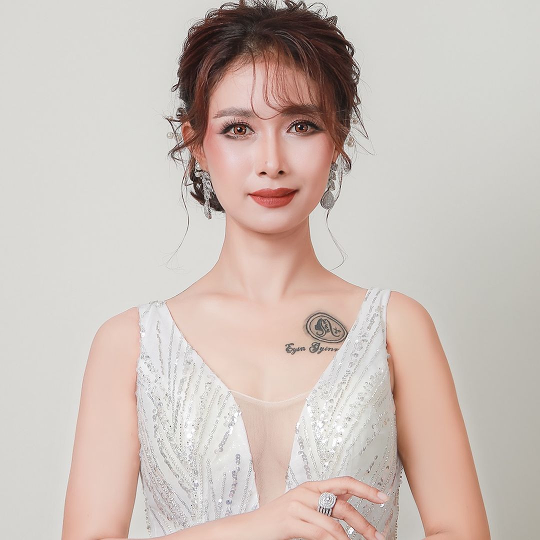 Eyin Gyinn San Hair&Makeup