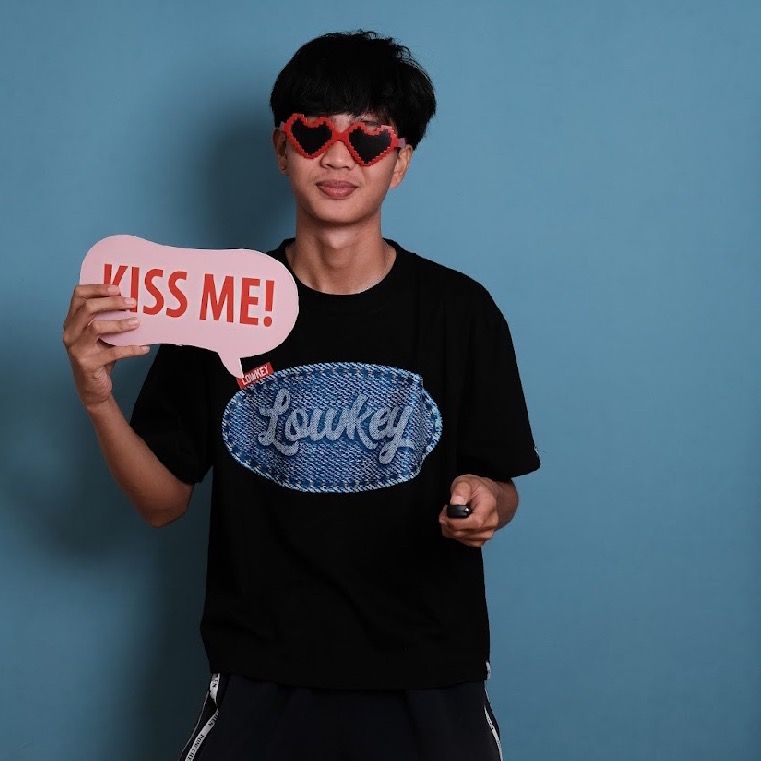 eyy_jay:>