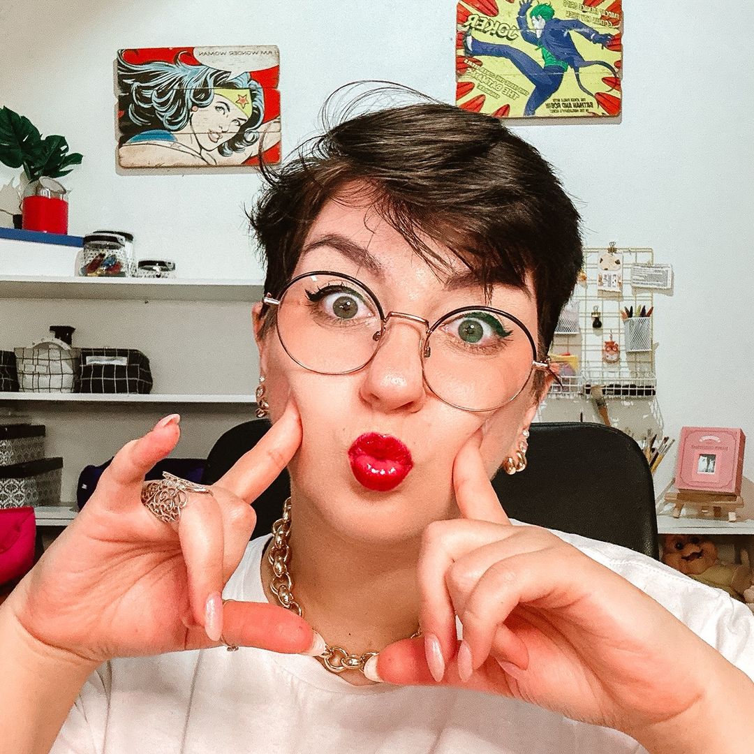 Fala com Bia/ Artista/Streamer