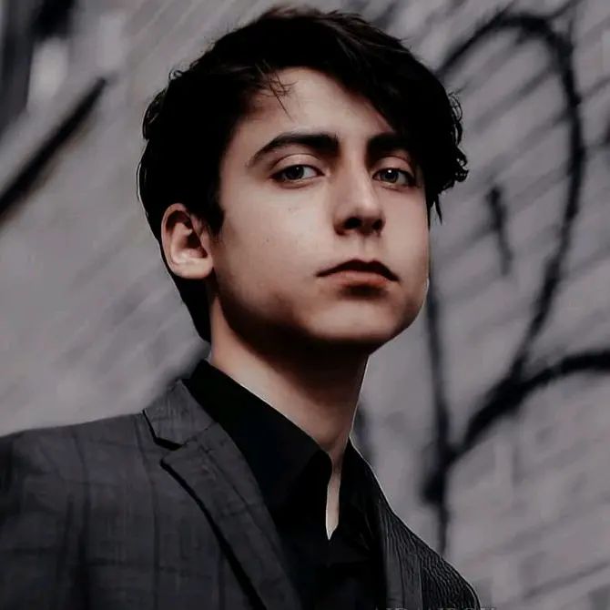 Aidan _Gallagher