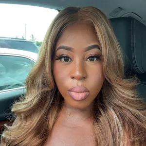 Nina Beauty Influencer
