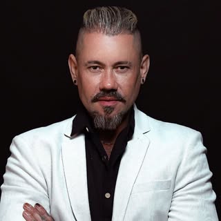 Heber Faria | Expert em Mechas e Colorimetria