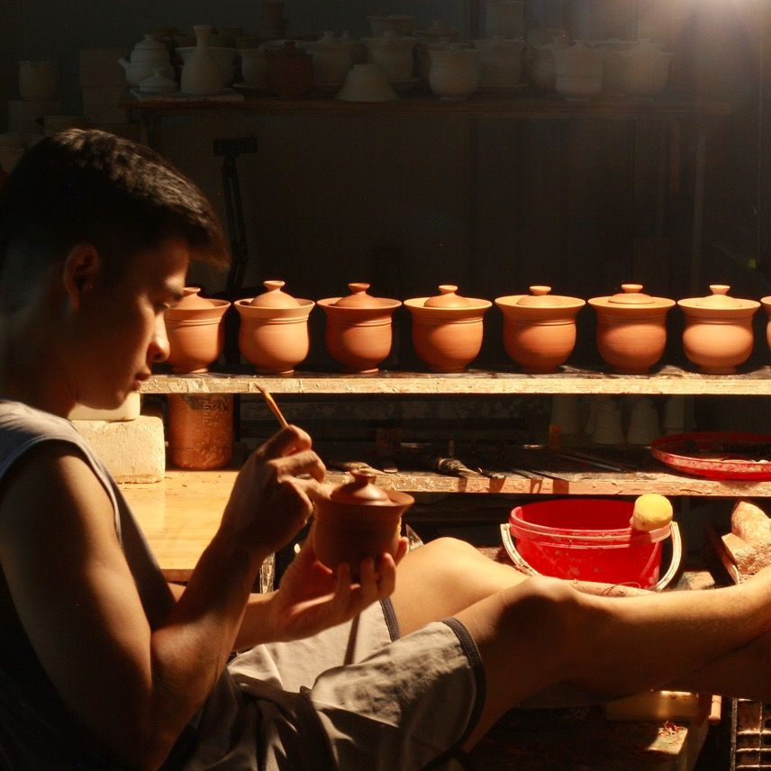 Hoàng Quân làm gốm